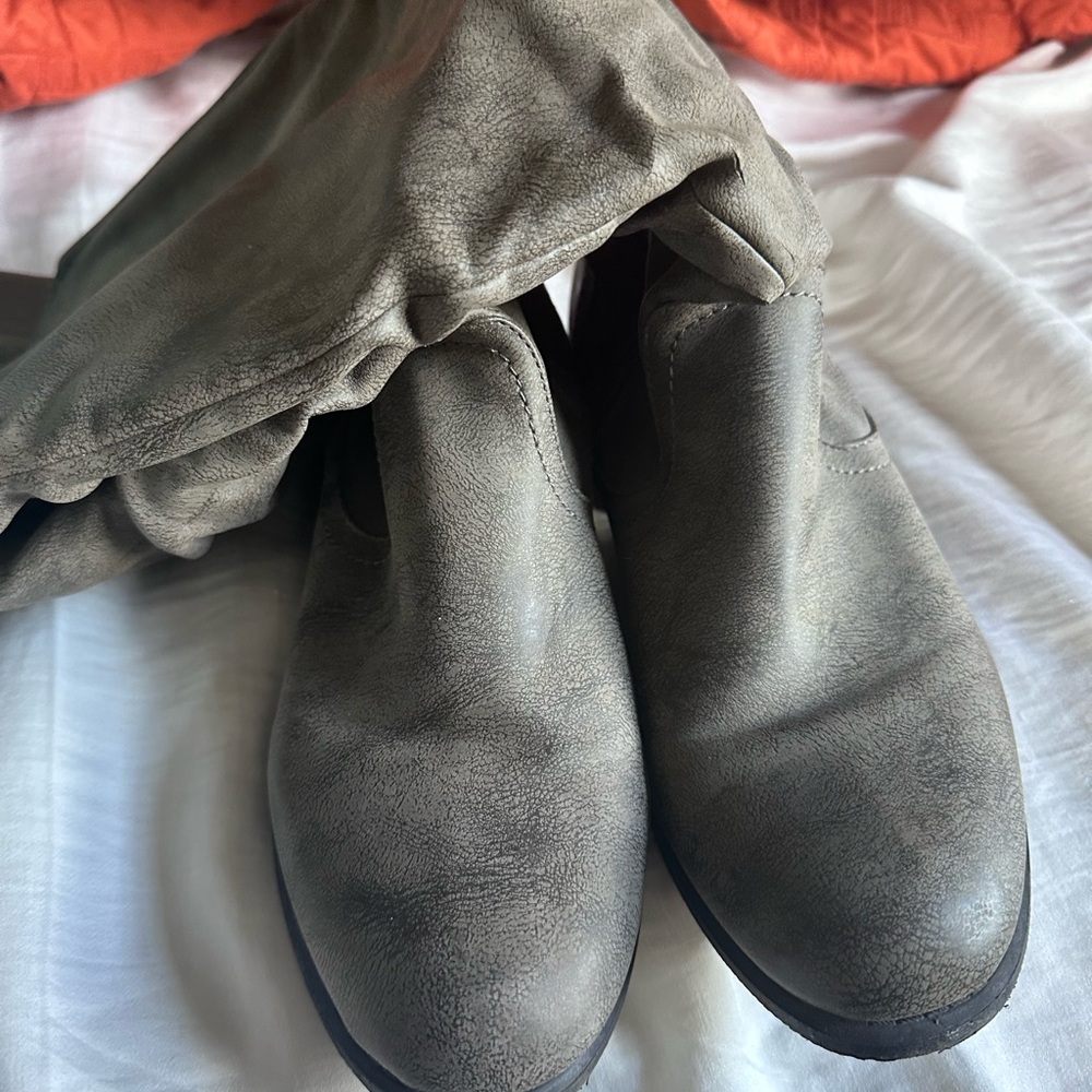 Knee high boots
 Women’s size 11